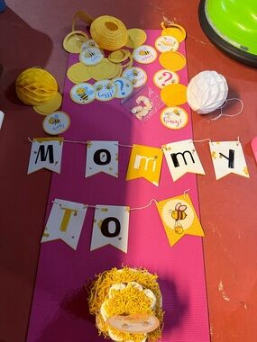 Bee-Themed baby shower/ gender reveal decor